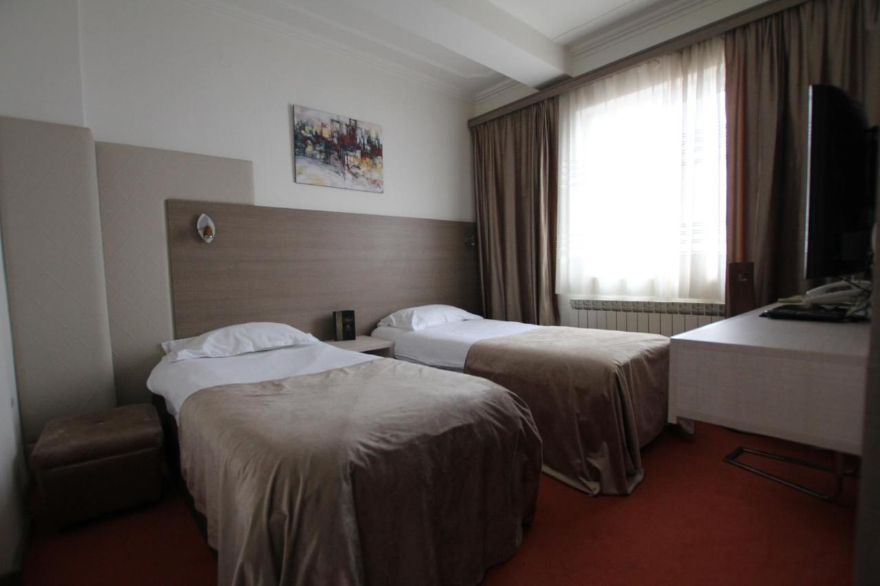 Hotel S Berane Extérieur photo